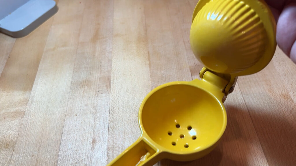 handheld citrus squeezer