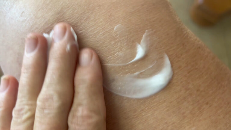 Bottle of Gold Bond Age Renew Crepe Corrector Body Lotion.