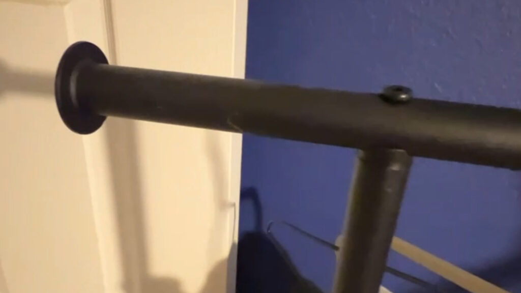 simple clothes rack

