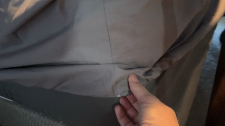 Grounding fitted sheet with silver fibers and snap cord connected to wall outlet.