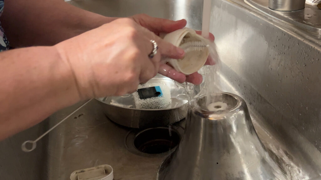 Scrubbing the housing on filter